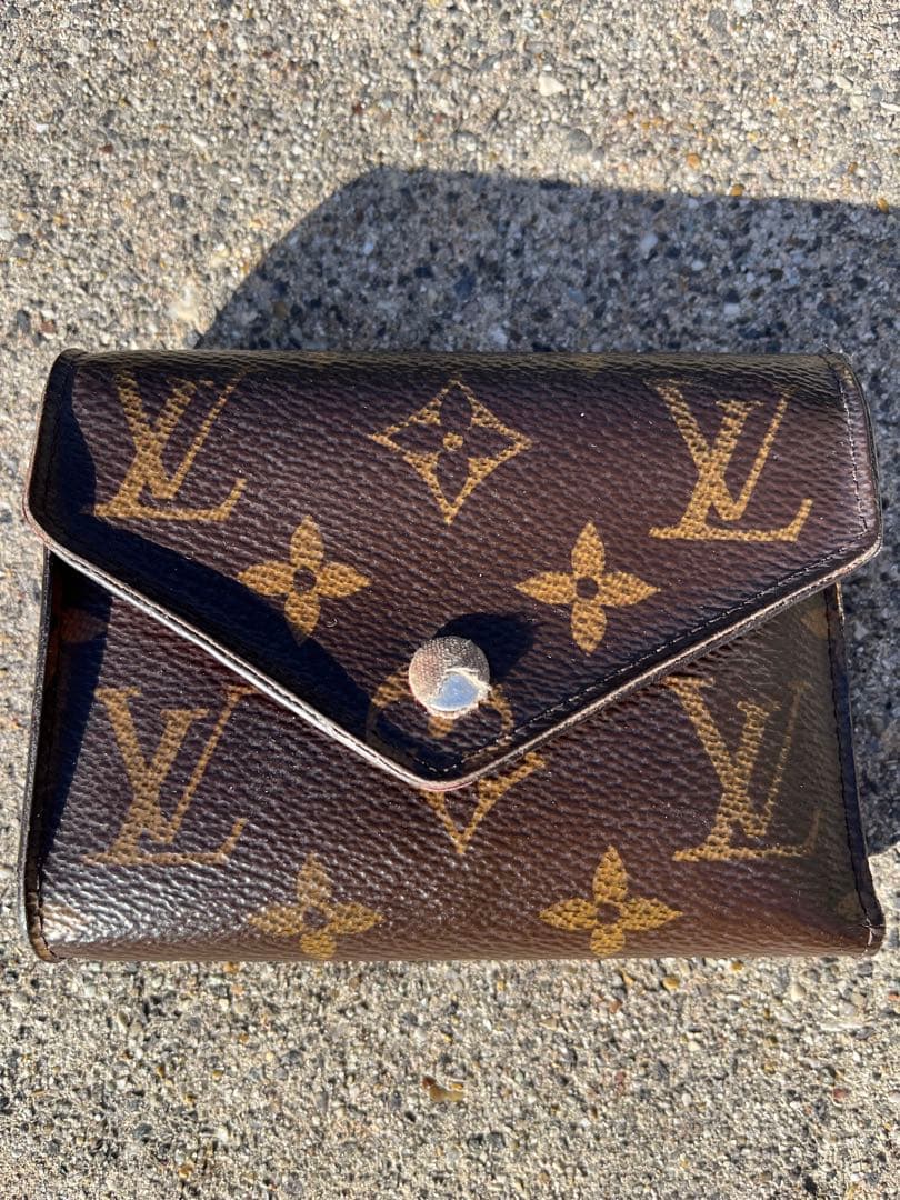 ルイヴィトン ポルトフォイユヴィクトリーヌ フューシャ