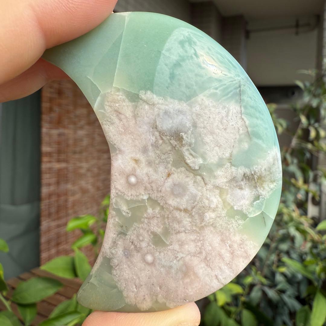 高品質　グリーン桜瑪瑙　ムーン　月　握り石　70g 底面磨き　自然石③