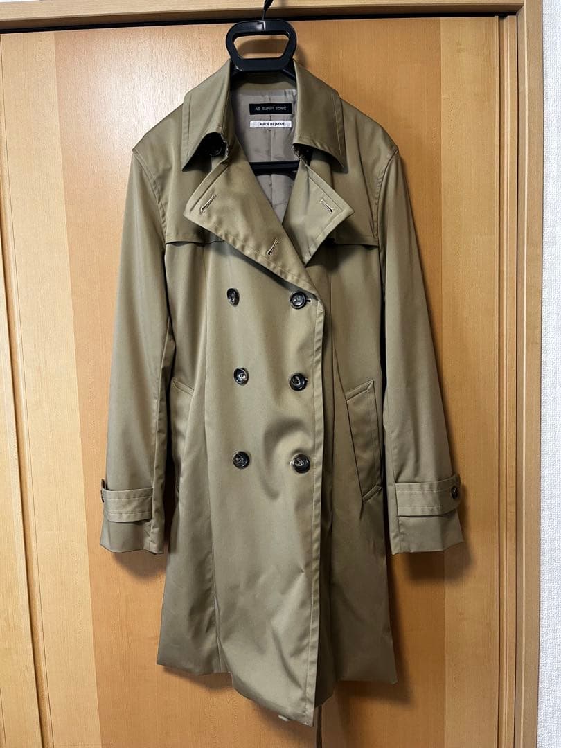 ベージュ ダブルブレスト トレンチコート