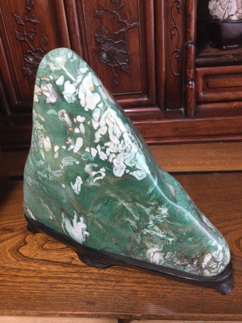 糸魚川翡翠原石　磨き石　水晶　観賞石