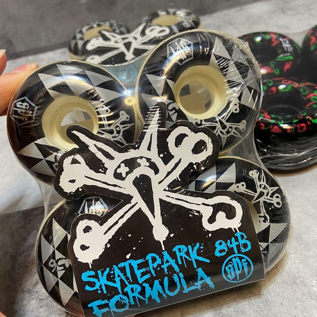 【新品・未使用】スケボー　ウィール　56mm 3個セット