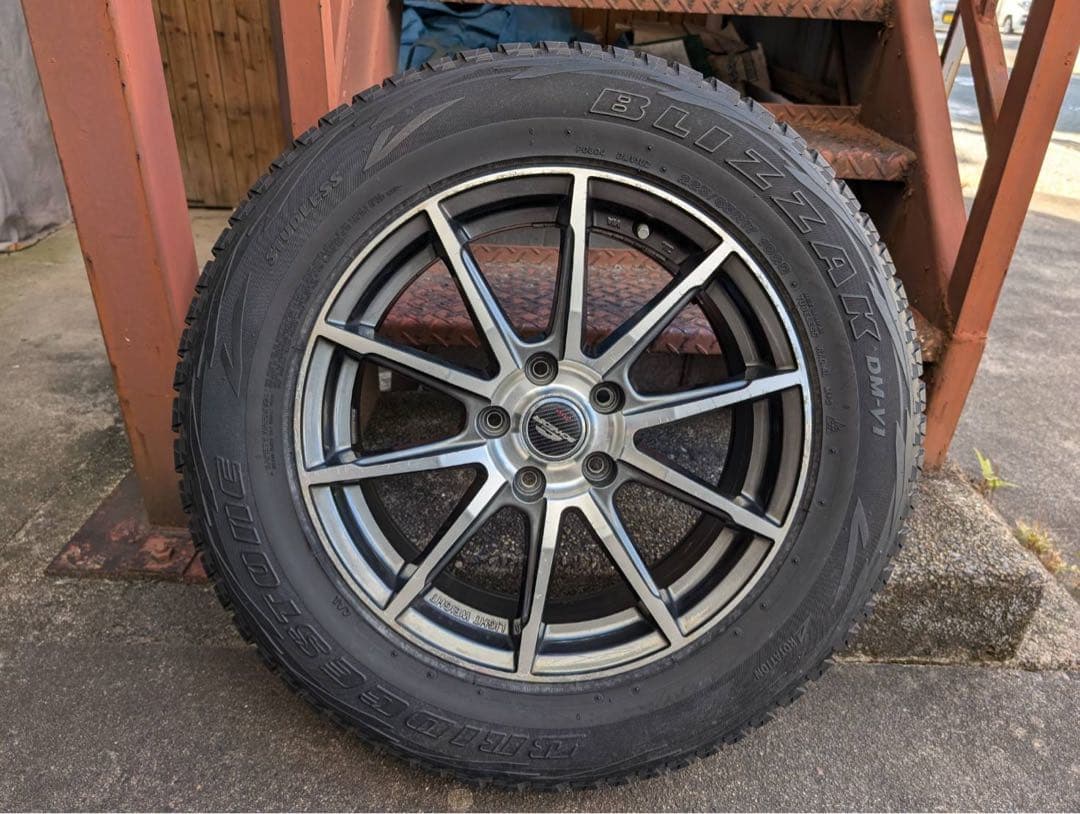 ブリヂストン BLIZZAK DM-V1 17インチ スタッドレス