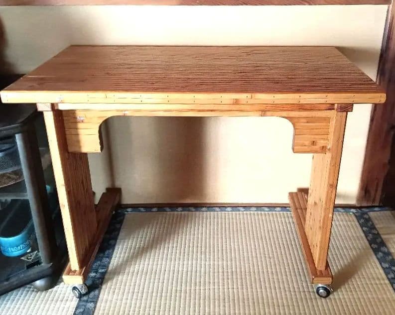 6キャスター付き　竹製　シンプルテーブル 移動可能