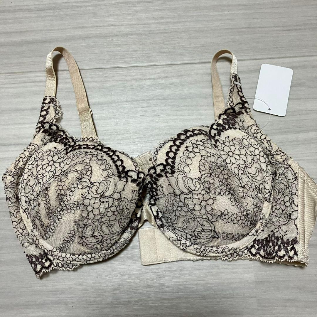 専用 マルコ　3/4ショートブラD70