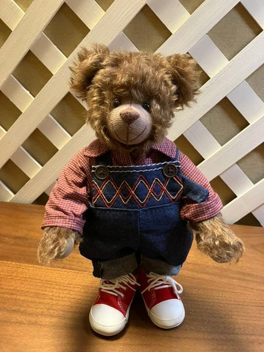 オーバーオールを着たアメリカンなベア