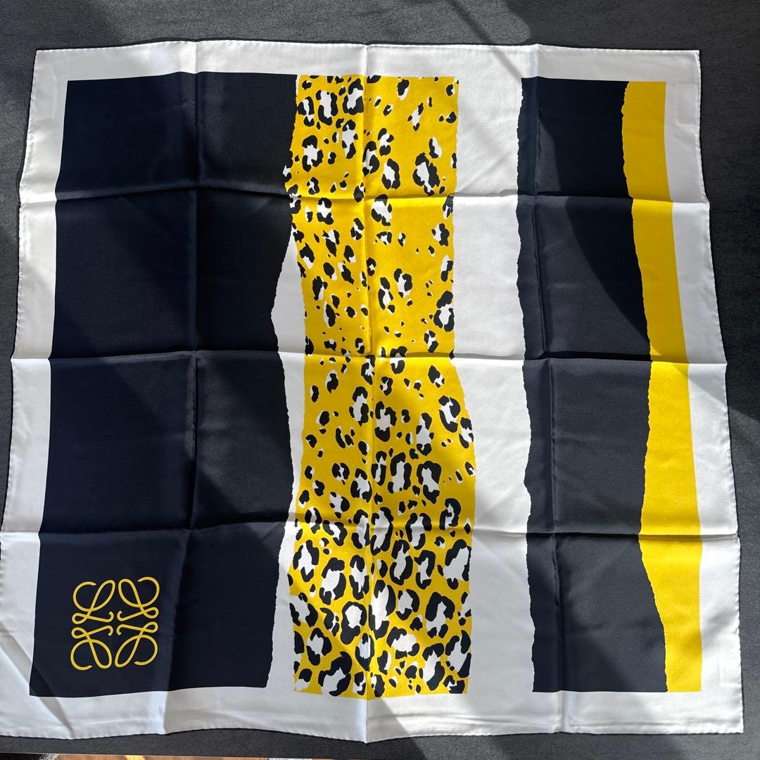 w*a様 ロエベ シルク スカーフ レオパード柄