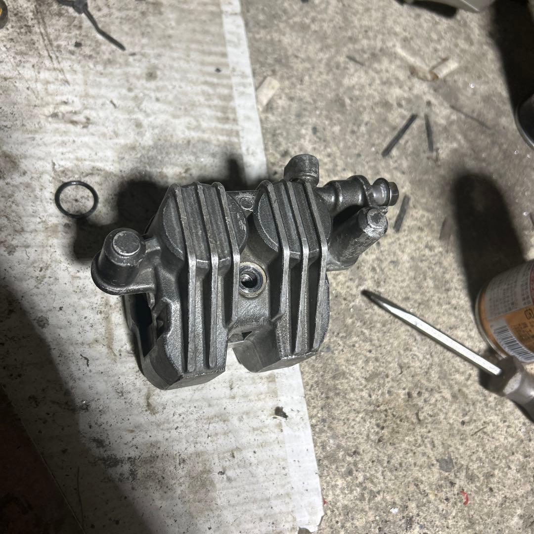 cbx550f リアキャリパー