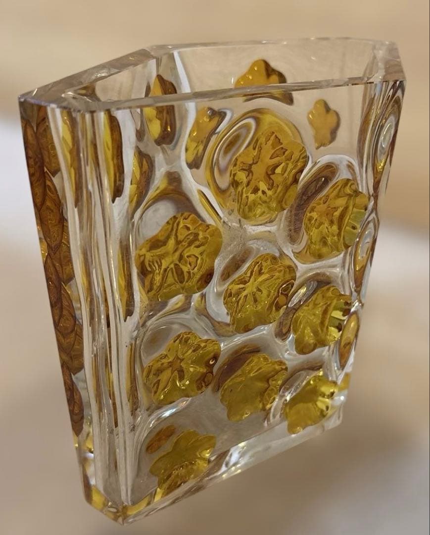 ガラス製花瓶 黄色の花模様　立体ガラス　アクセント花器