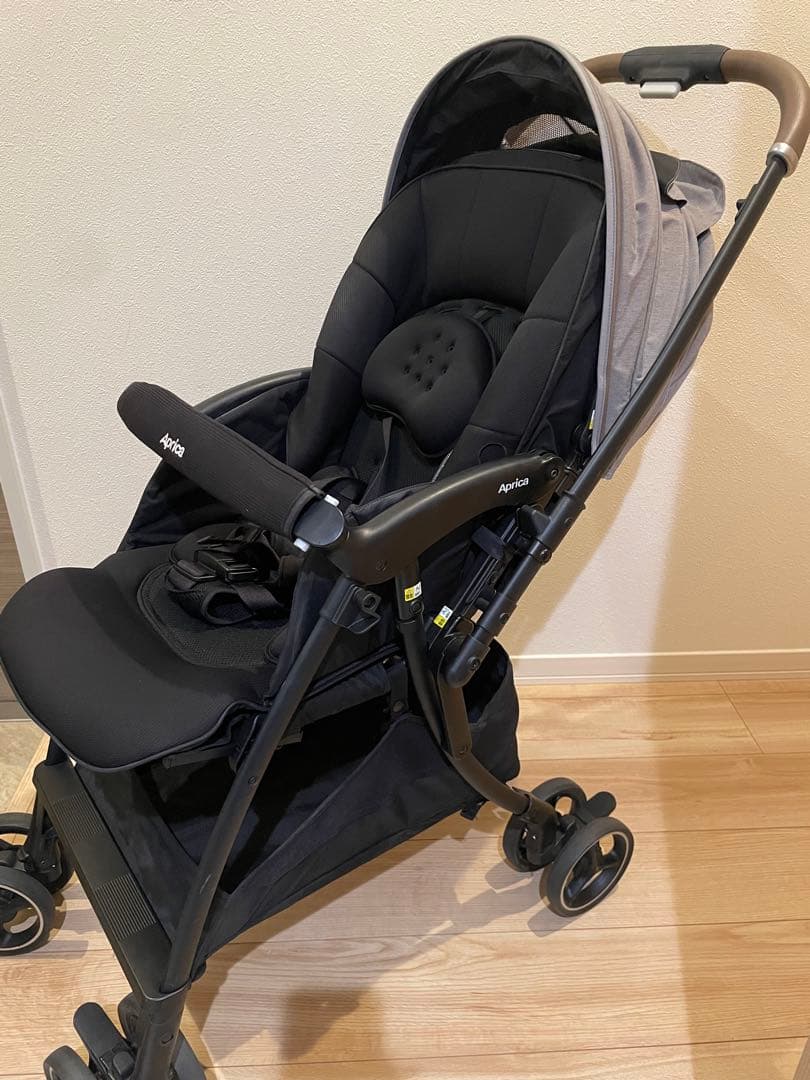 【美品】Aprica ラクーナクッションフリー (ベージュ)