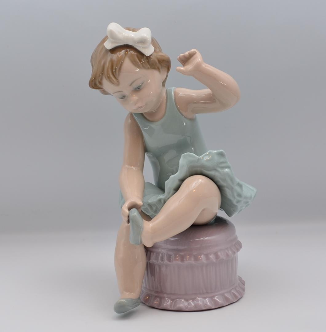 幼いバレリーナ　＃5107　★リヤドロ　スペイン　ポーセリン　光沢仕上げ　絶版