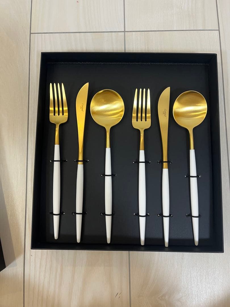 【新品 未使用】 クチポール　カトラリー　6点　化粧箱付き　ホワイト ゴールド