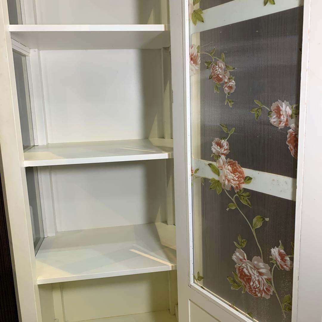 か*ん様 フラワーパターンのガラス扉キャビネット