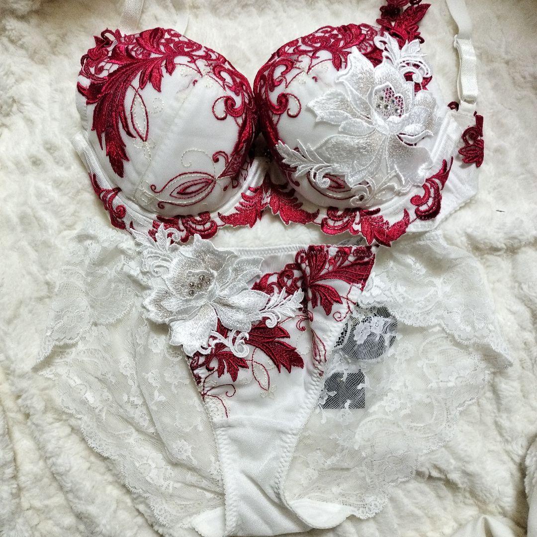 サルート歌舞伎刺繍入りホワイトレッドブラジャーショーツセット即購入◎☆新品未使用