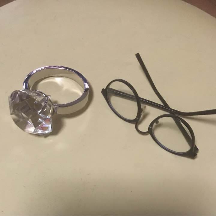 超でかいダイヤモンドリング風の置物