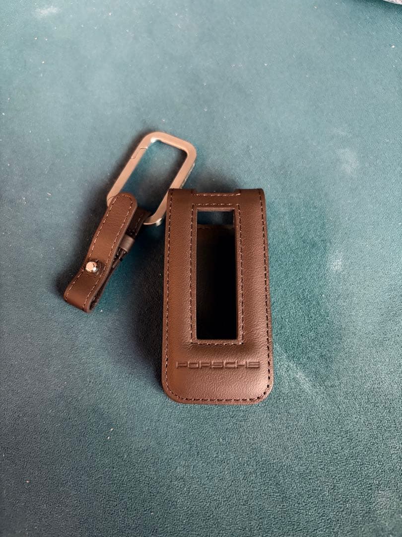 【美品】ポルシェ（PORSCHE）純正品 レザー製 キーケース