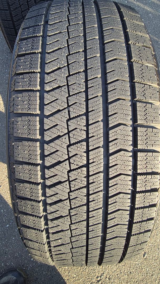 即日発送中古タイヤ2本（1組目）BLIZZAK VRX2 225/50R17