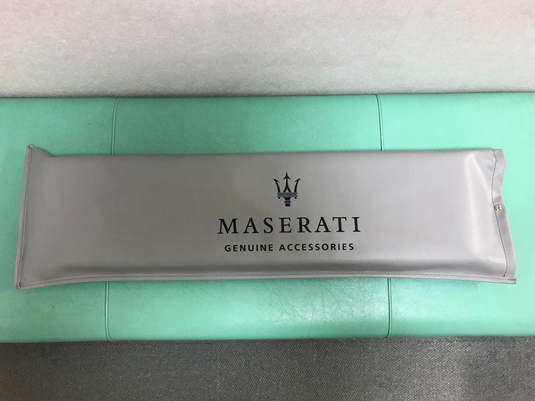 マセラティ　レヴァンテ　サンシェード