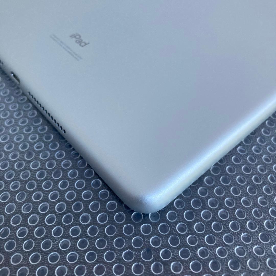 3932【早い者勝ち】美品☆iPad7 第7世代 32GB WIFIモデル☆