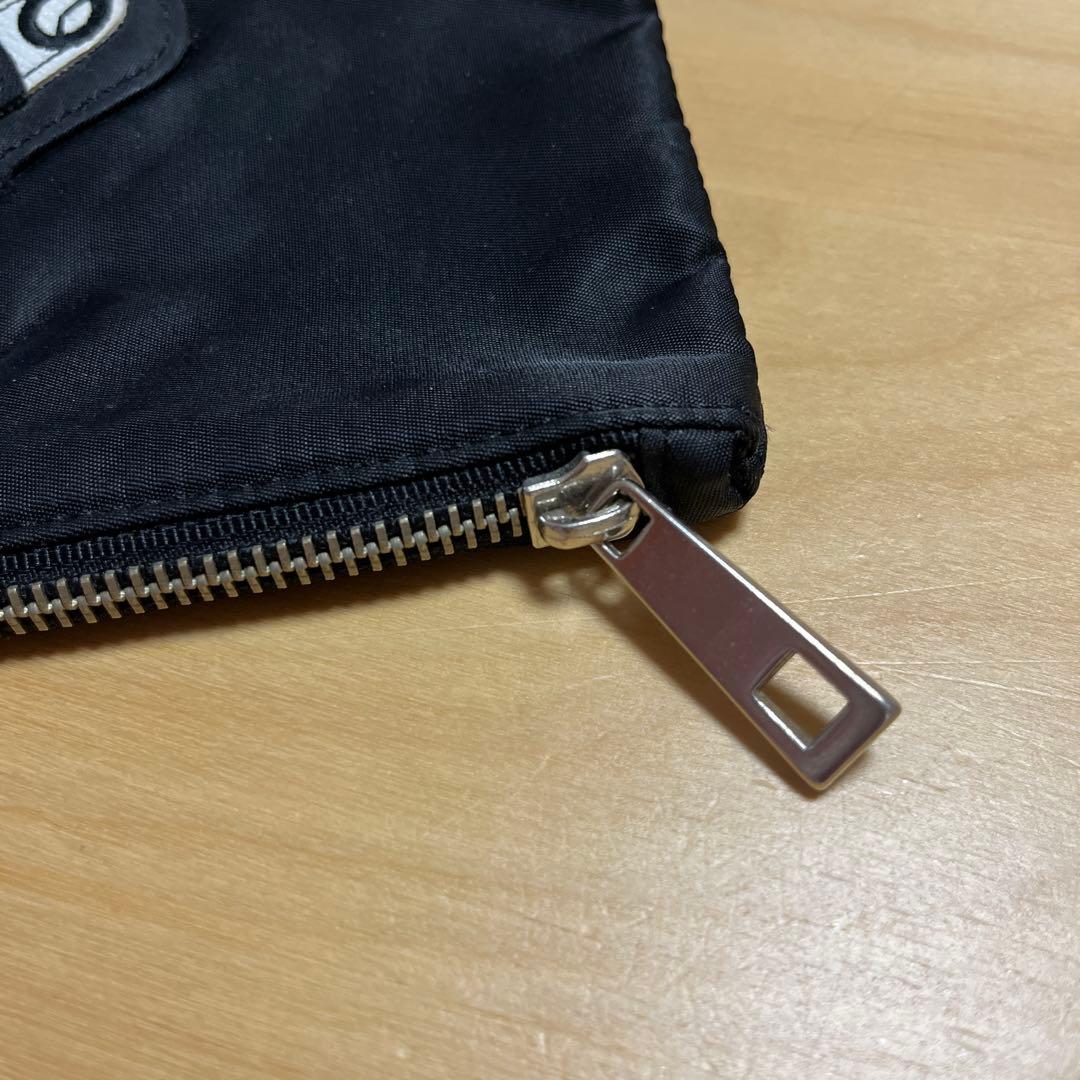 PRADA クマ刺繍 ナイロンポーチ