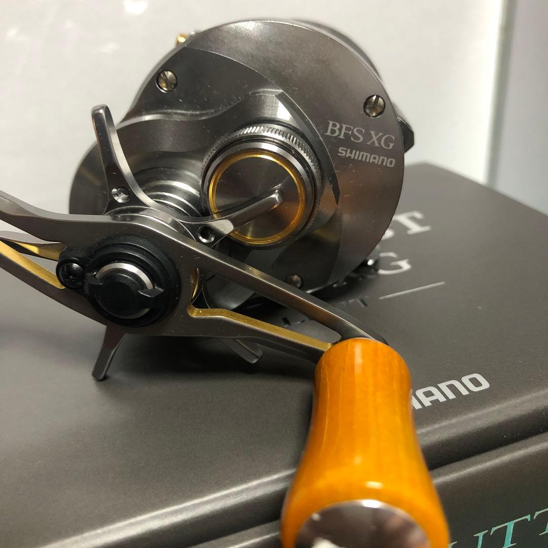 【シマノ 23 カルカッタ コンクエスト BFS XG　左　ウッドノブ交換済】