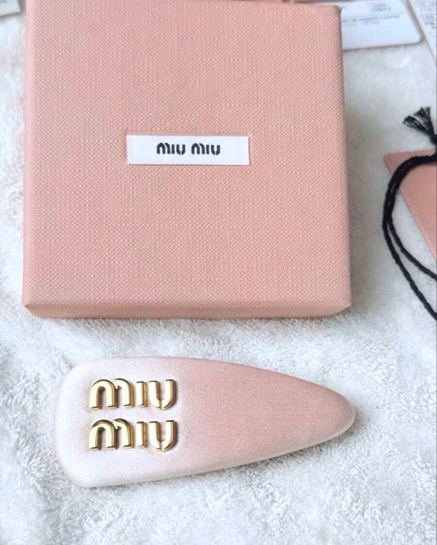 【伊勢丹購入品】ミュウミュウ サテン ピンク ヘアクリップ 現行完売 希少カラー