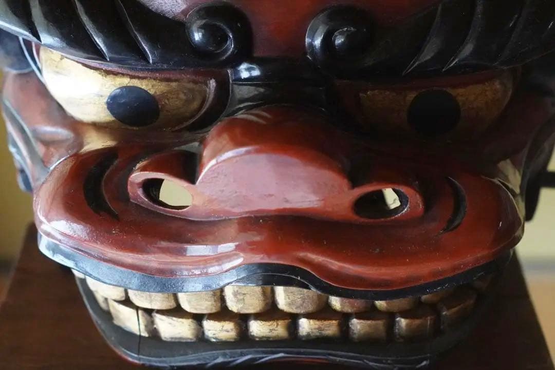 み*く様 【獅子頭　漆塗り・金箔貼り】木彫　彫刻　獅子舞　民藝　骨董品　時代物
