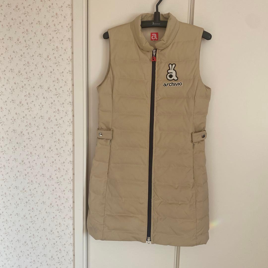 archivio ベージュ ダウンベスト