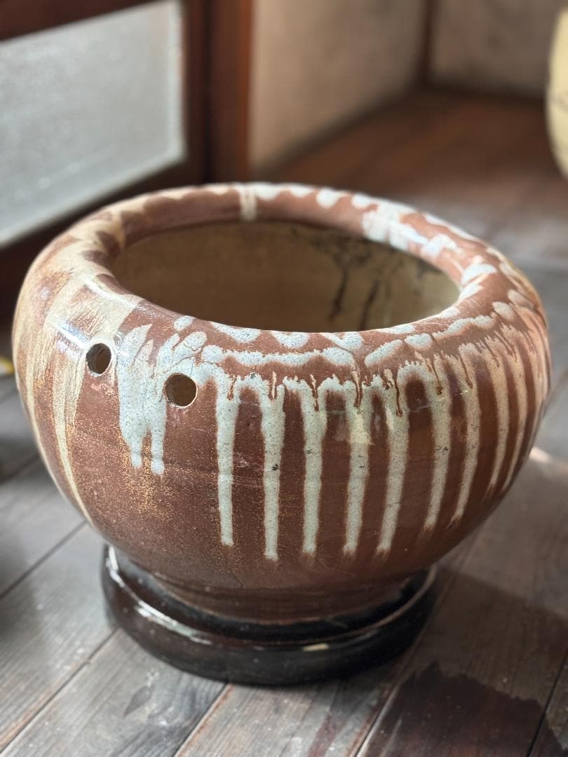 陶器製火鉢 茶色と白のストライプ