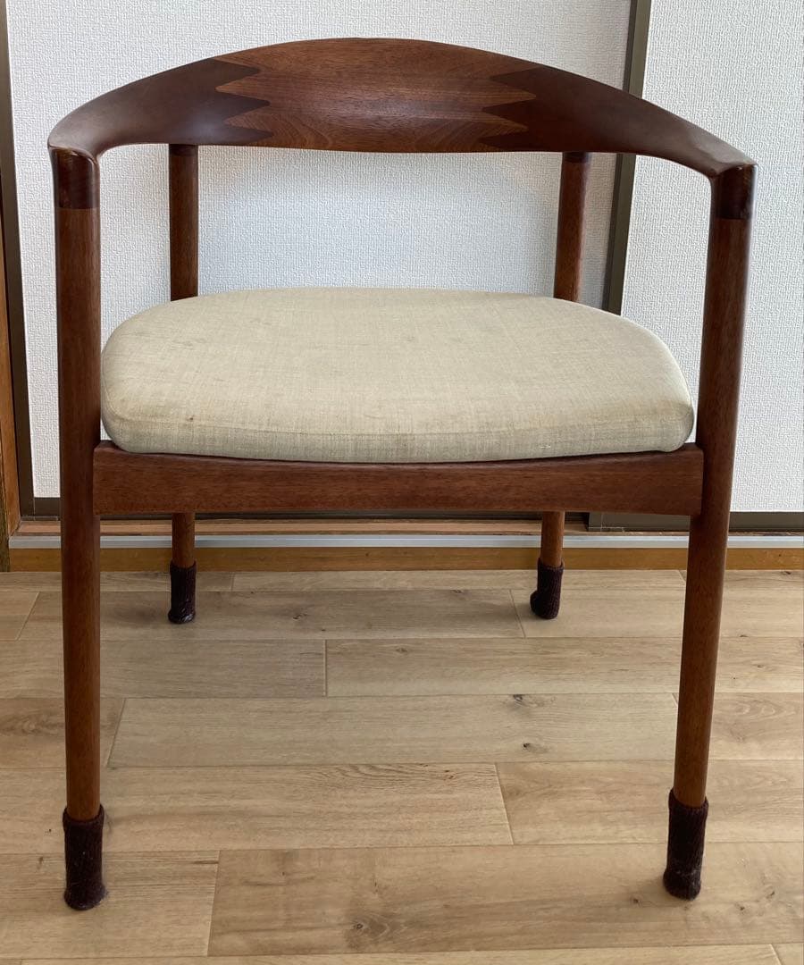 アクタスホースシューダイニングチェア