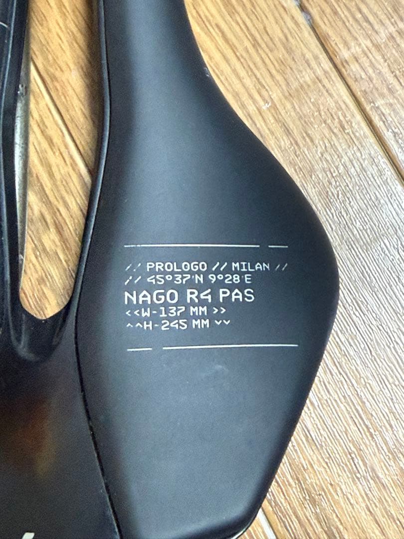 PROLOGO NAGO R4 PAS Tirox サドル