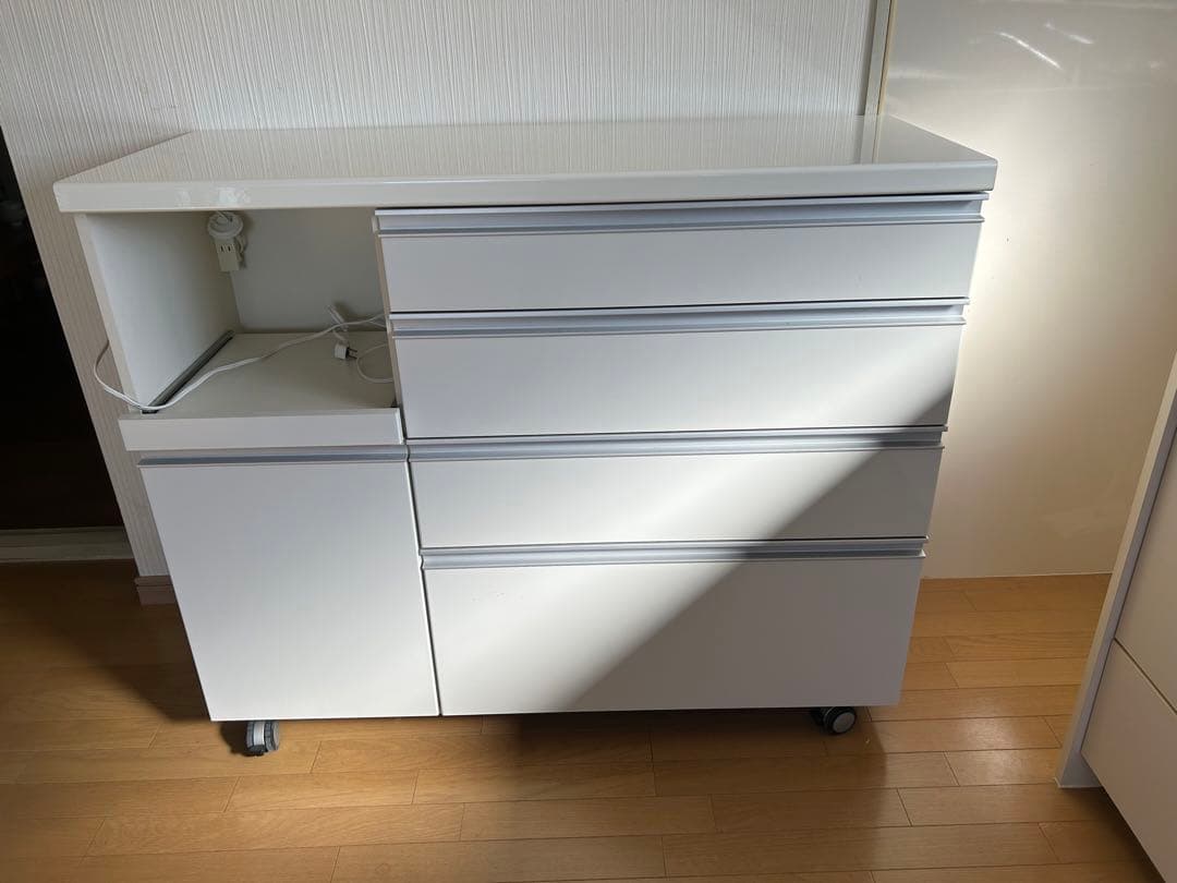 パモウナ　食器棚　ホワイト収納キャビネット キャスター付き 4引き出し