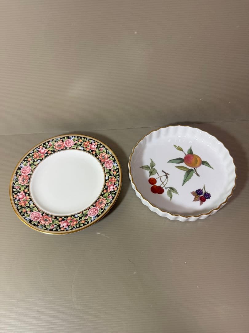 2763 ウェッジウッド皿1客　ロイヤルウースター皿1客　金彩