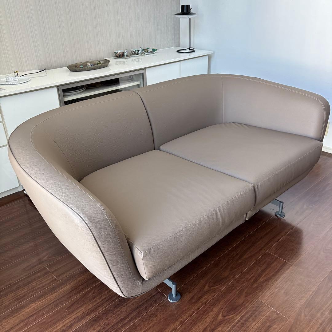 Kartell Betty ベージュ 2人掛けレザーソファ