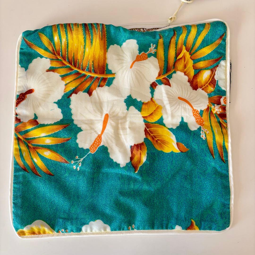 ムームーヘブン　クッションカバー タグ付き未使用32センチ