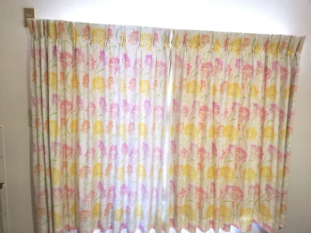 みえこ縦142.5×横104の2枚　ローラアシュレイ　 カーテン