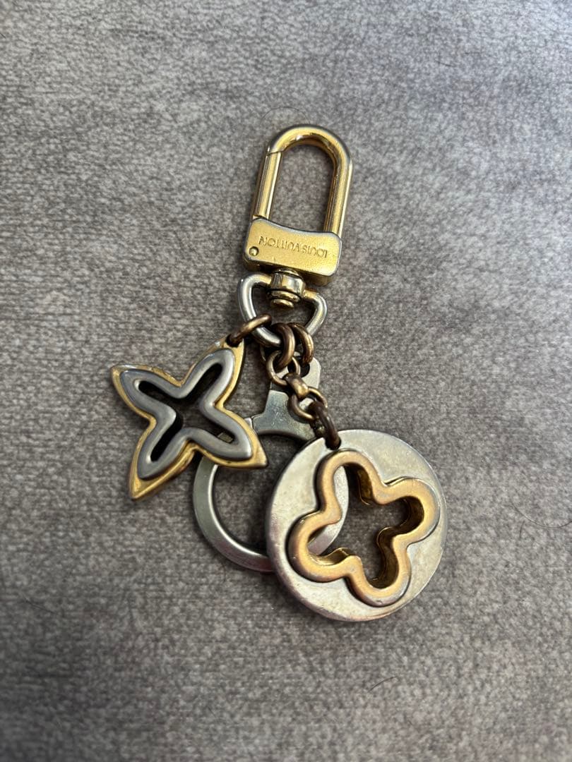【ララ】LOUIS VUITTON ルイヴィトン　キーホルダー