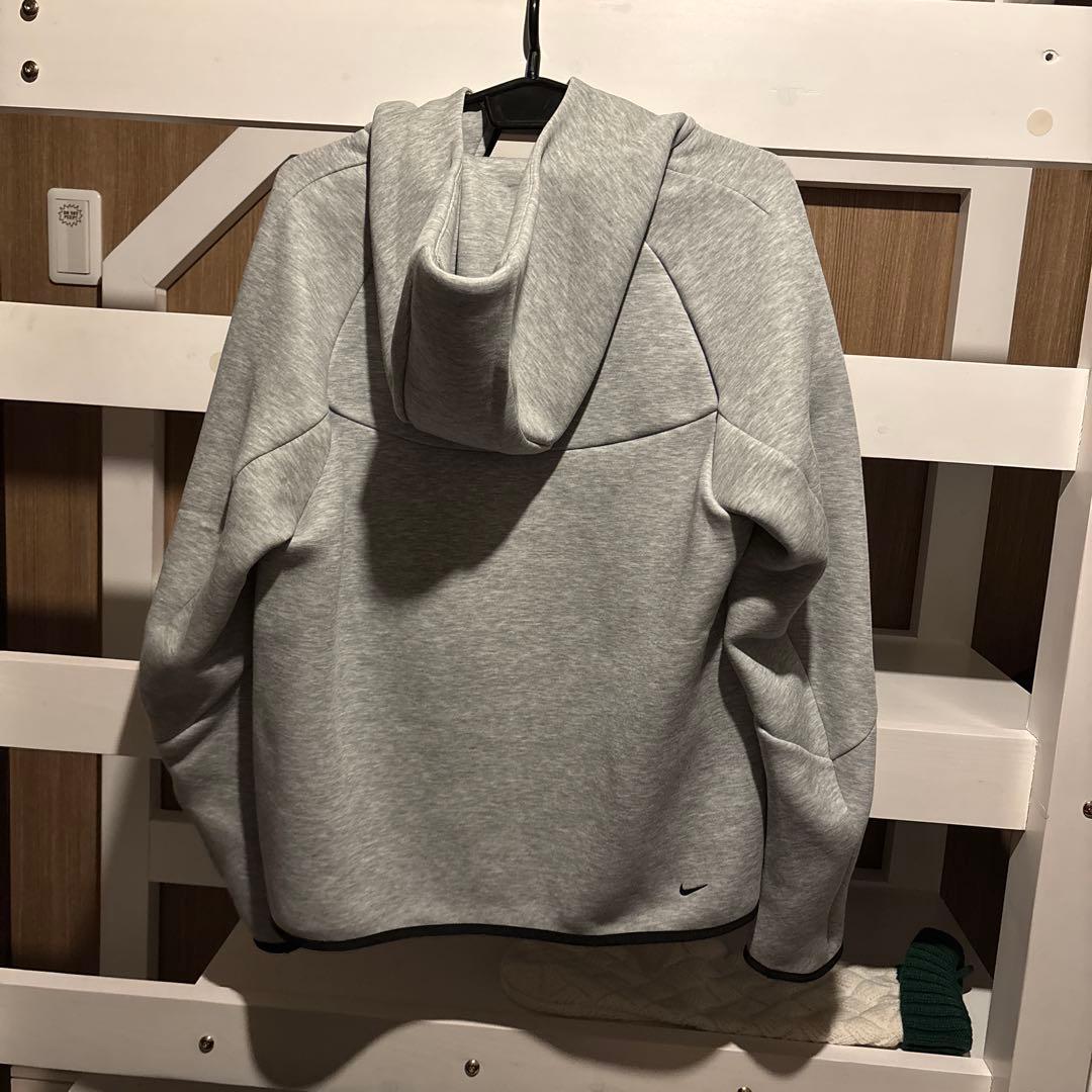 ナイキテック　グレー　サイズM