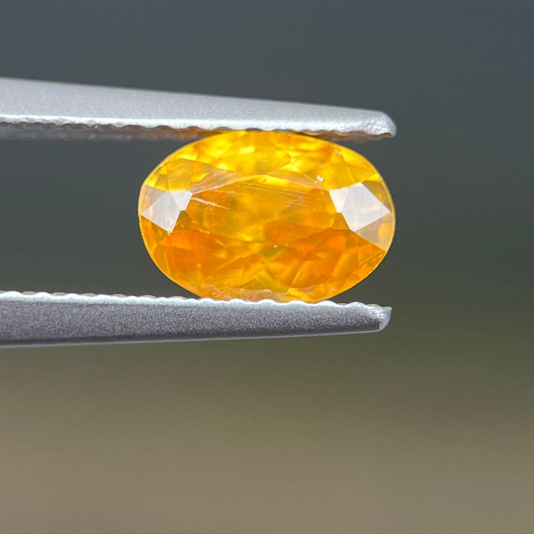 スリランカ産非加熱天然ジルコンルース