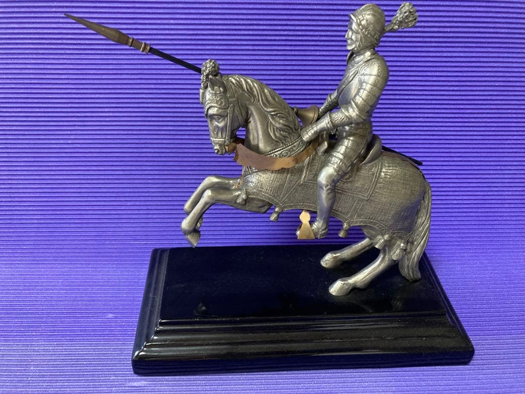 中世の馬上装甲騎士