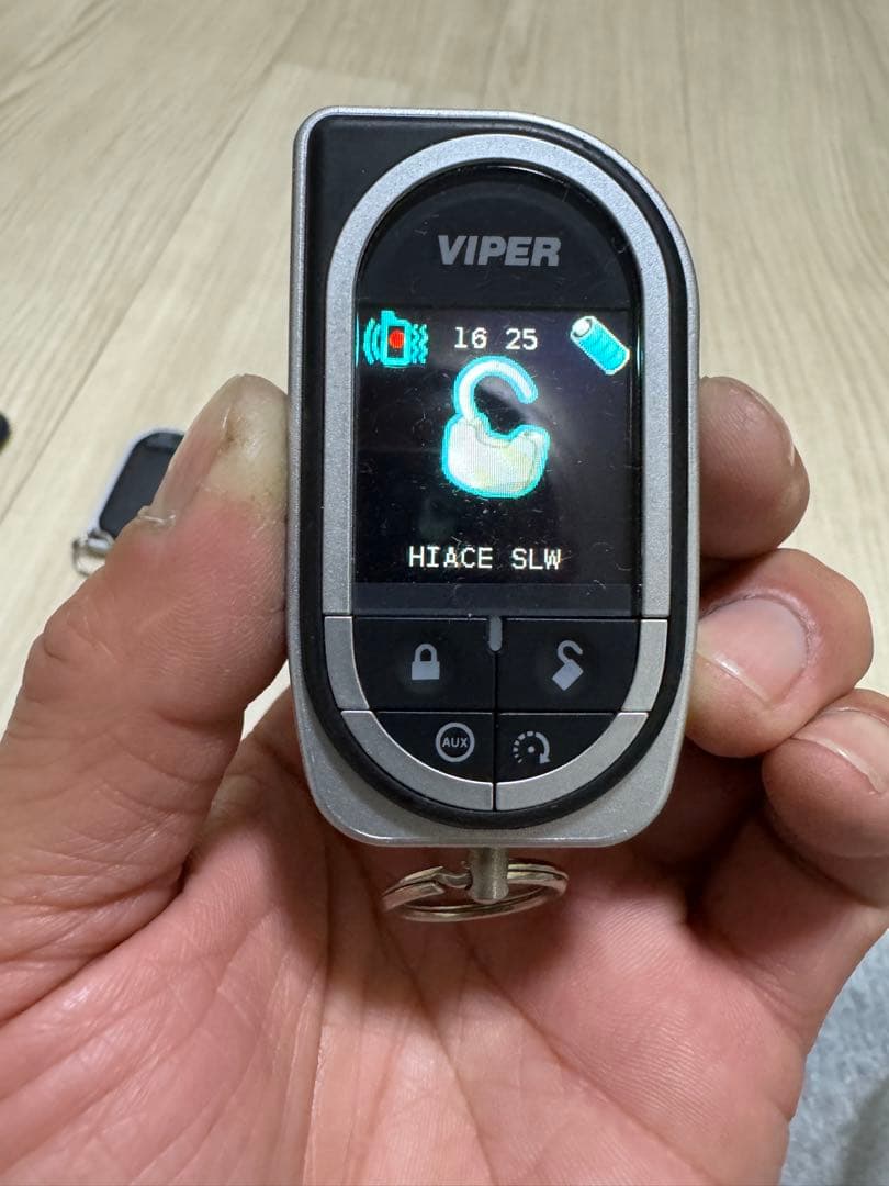 H*0様 バイパー　Viper 7941Vカラー液晶リモコン 充電器付き　可動品