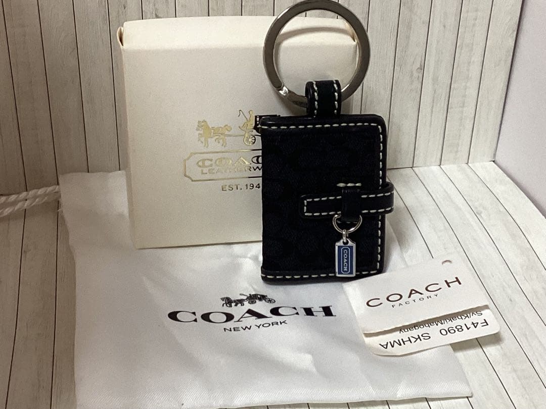 未使用タグ付美品コーチCOACH ブラックレザー キーホルダー写真入れ手帳型本物