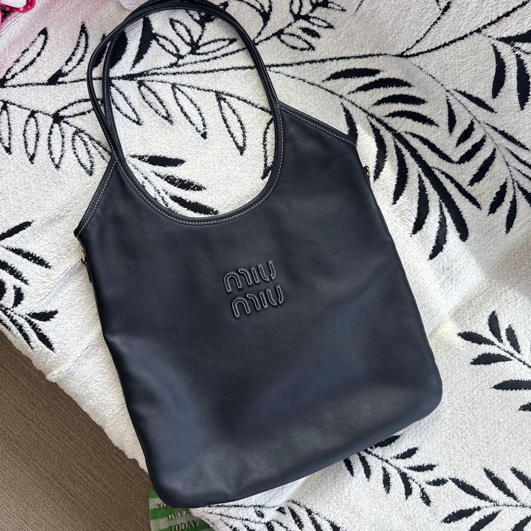 miu miu 黒 トートバッグ ロゴ刺繍