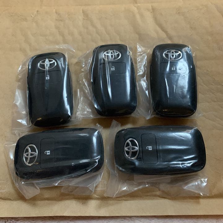 新品　未使用　未登録送料無料！トヨタ　ライズRAIZE 2ボタンスマートキー