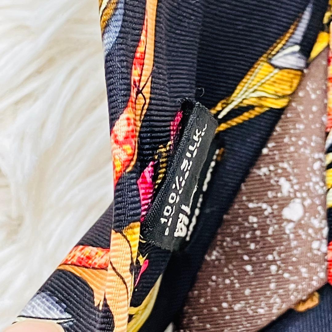 エルメス　ネクタイ　スカーフ柄　花柄　黒　ブラック　総柄　高級　シルク　成人式