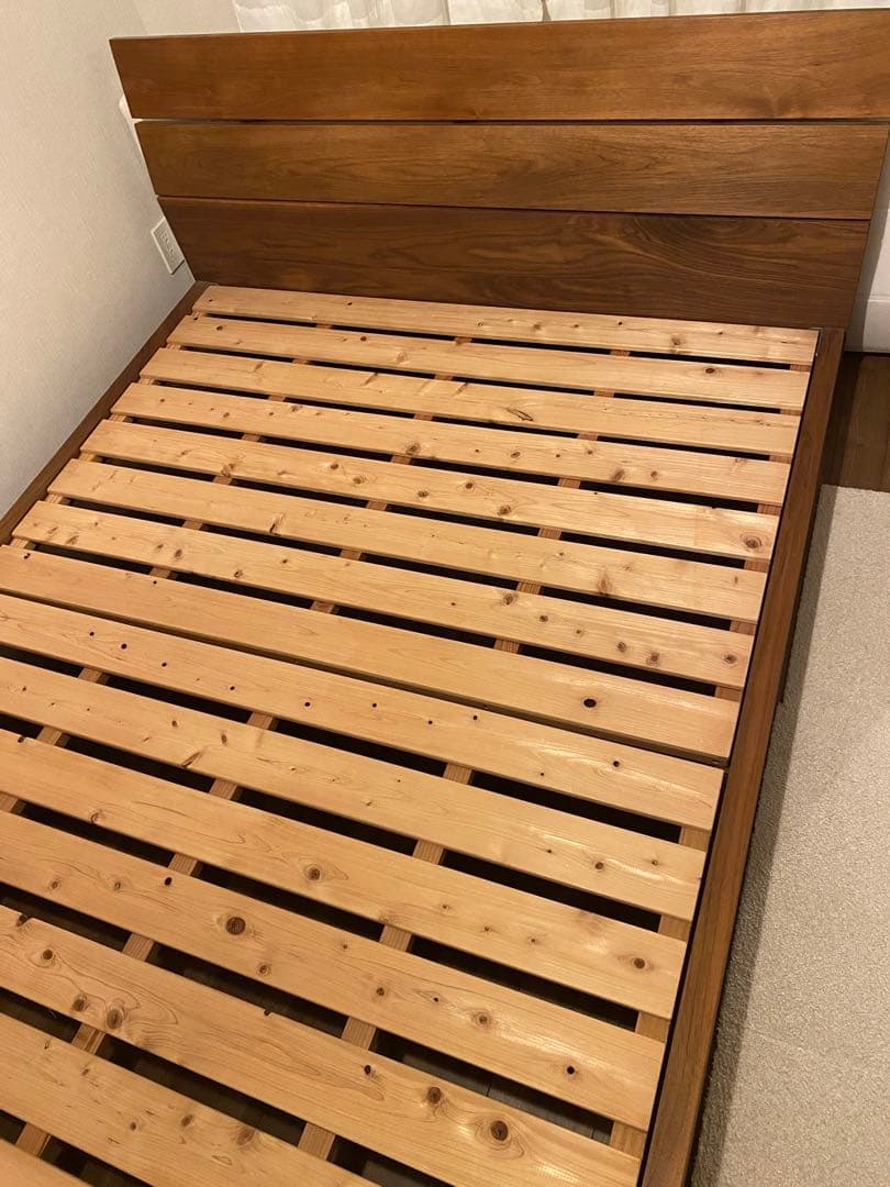 木製　ワイドダブルベッドフレーム　木目の美しいウォールナット無垢