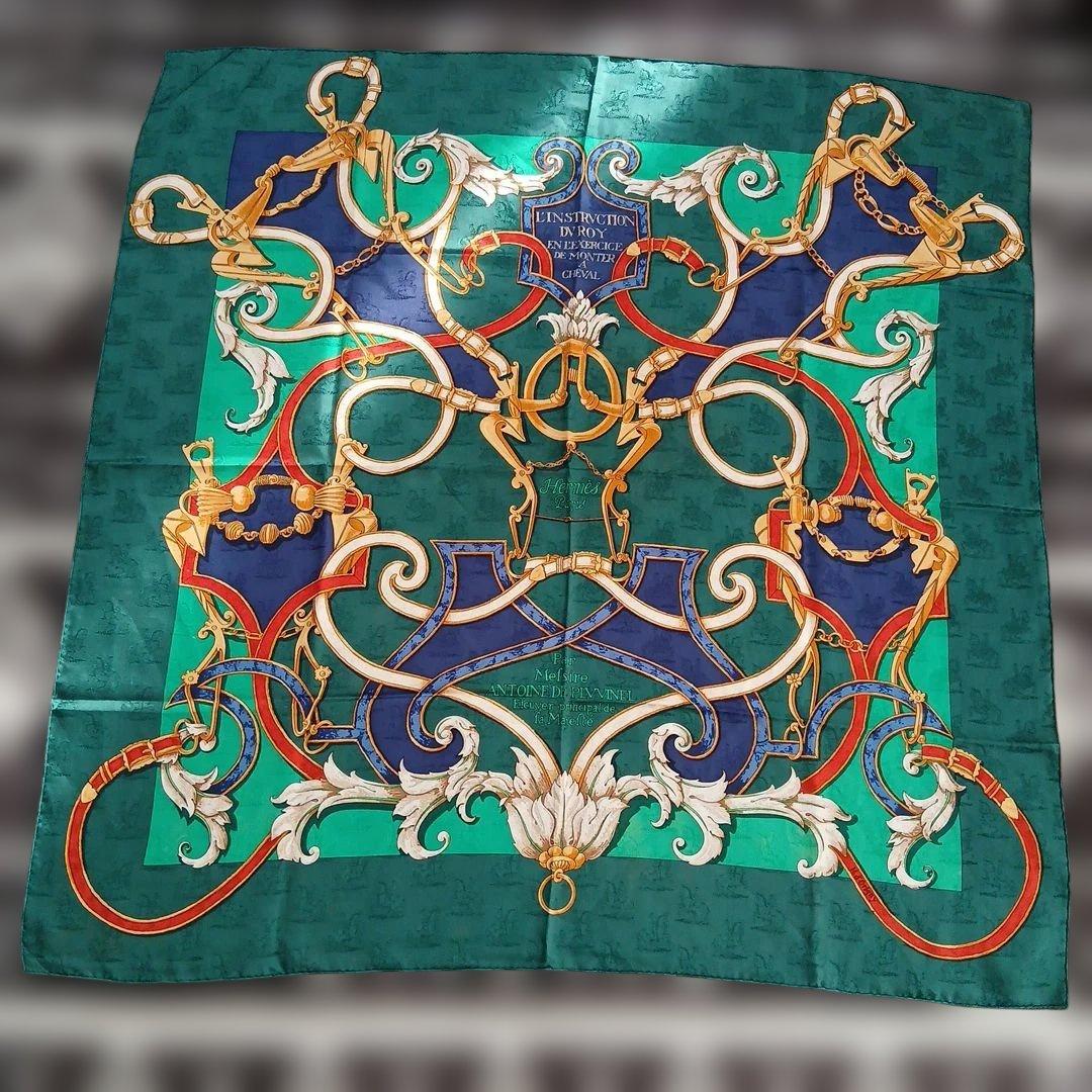 HERMES カレ90 チェーンと花の装飾スカーフ