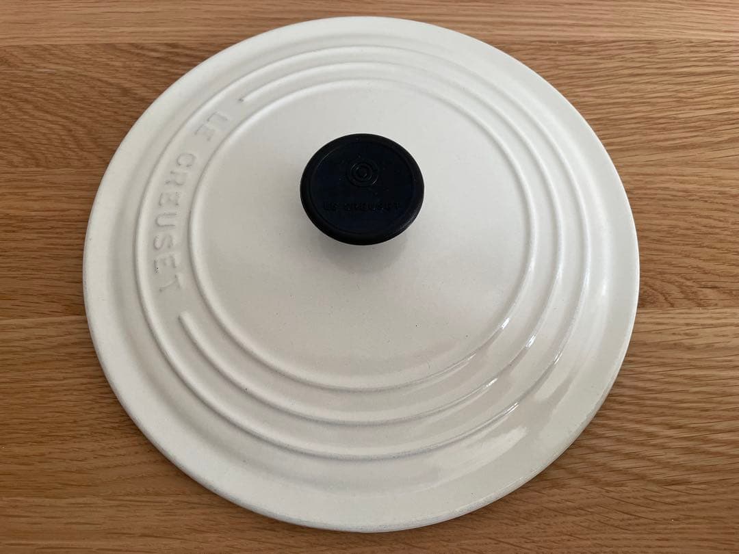 ルクルーゼ　LE CREUSET 22cm ココットロンド　ホワイト　スチーマー
