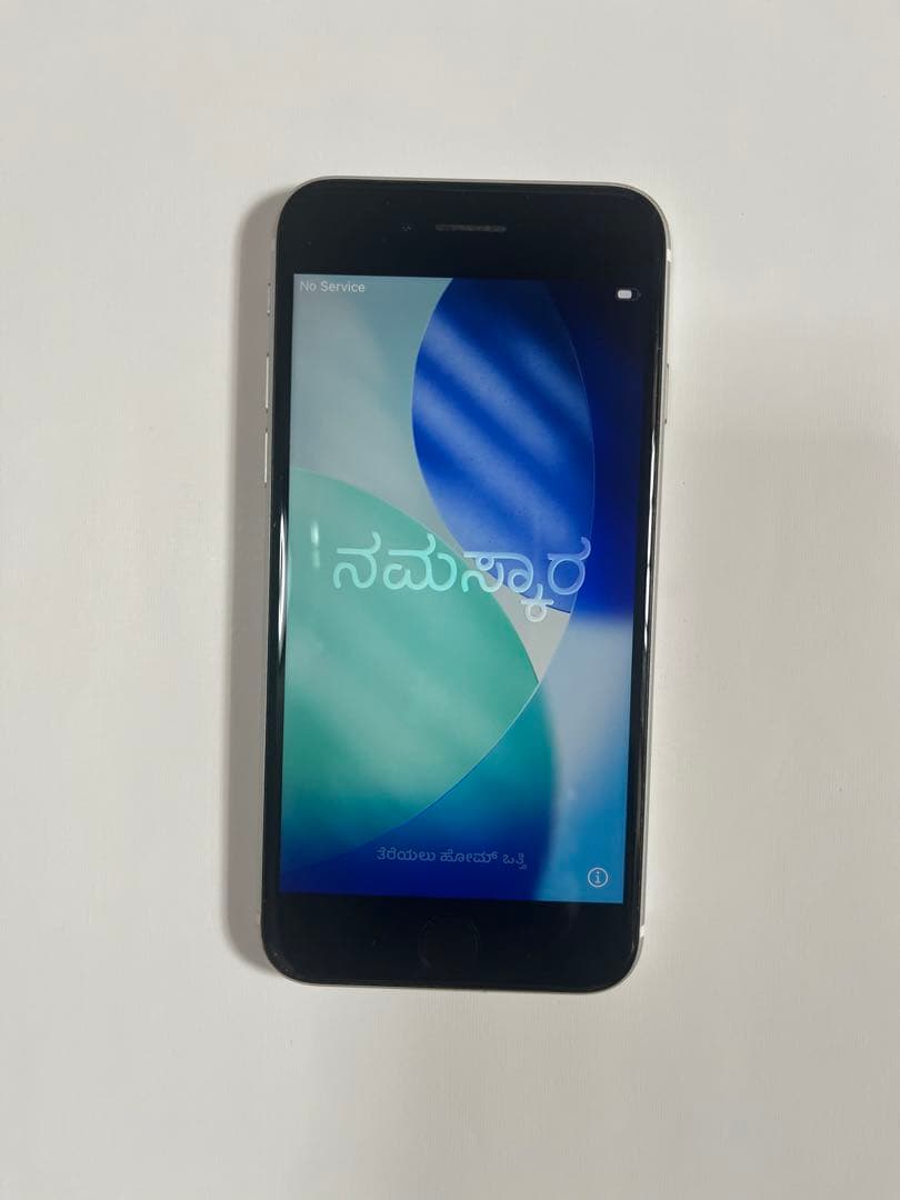 iPhoneSEスペースグレイ バッテリー100% 128GB SIMフリー