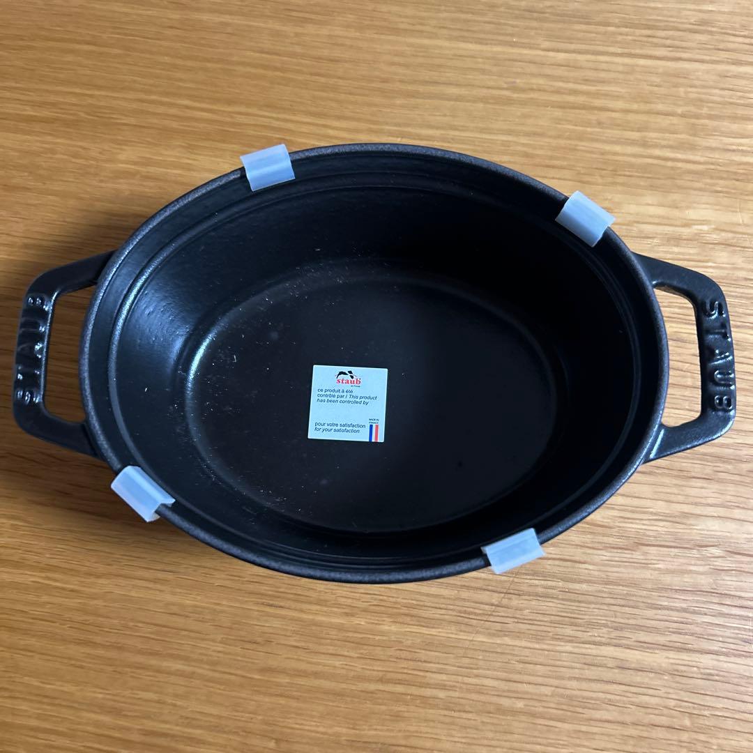 staub ココット　オーバル　黒