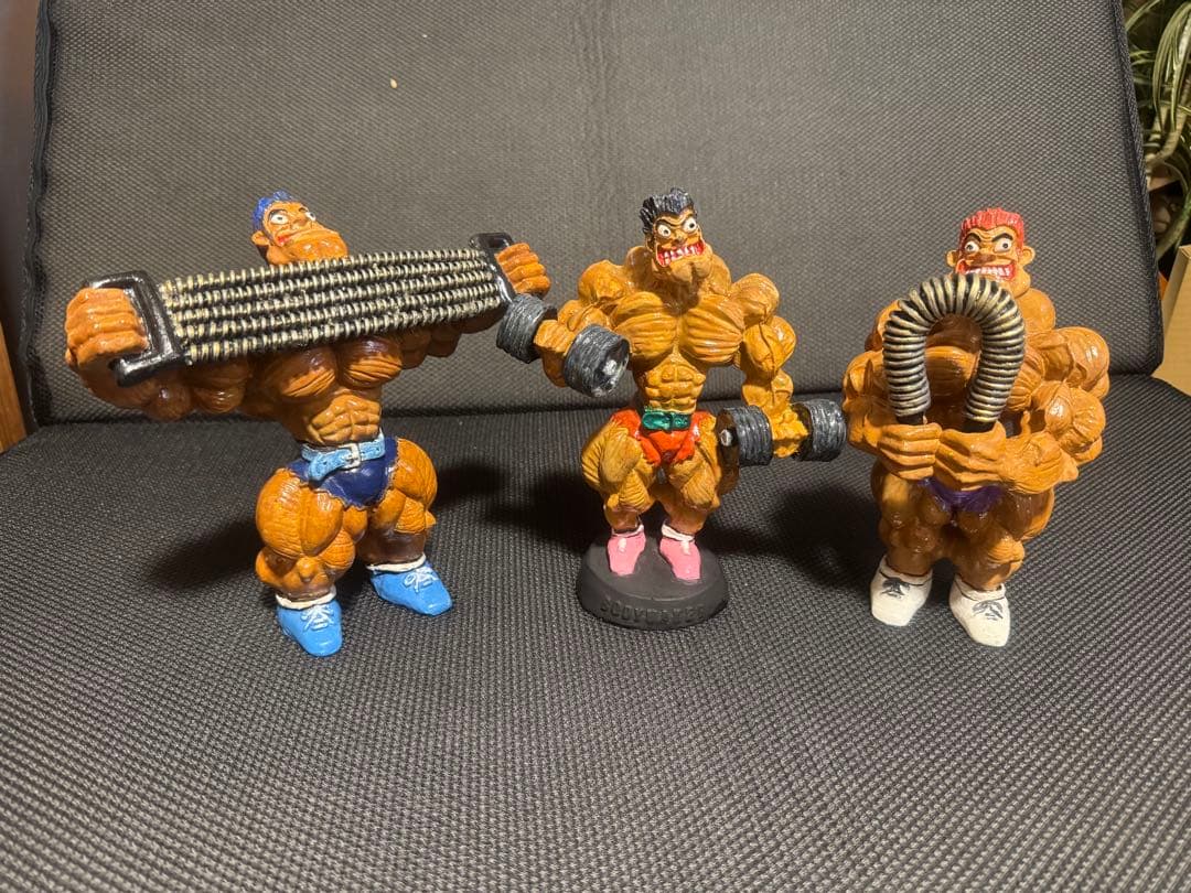 ボディービル　マッチョトリオ筋肉トレフィギュア3体セット　ゴールドジム